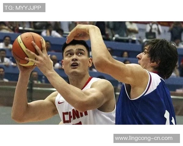 姚明在NBA赛场上的经典对抗瞬间回顾与精彩时刻分析 姚明在NBA赛场上的经典对抗瞬间回顾与精彩时刻分析