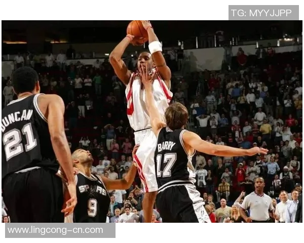 邓肯与姚明在关键时刻的绝杀对决揭示篮球传奇的巅峰时刻