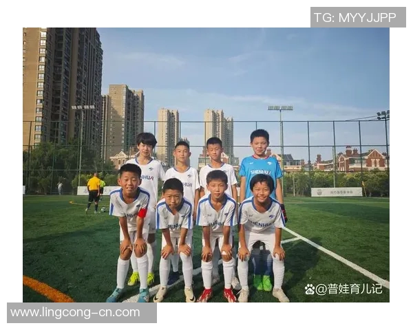 足球明星同款高清照片分享让你与偶像零距离接触尽享足球魅力与时尚风采 足球明星同款高清照片分享让你与偶像零距离接触尽享足球魅力与时尚风采