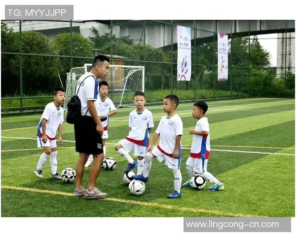 足球明星的孩子们童年趣事揭秘他们如何在绿茵场上追逐梦想 足球明星的孩子们童年趣事揭秘他们如何在绿茵场上追逐梦想